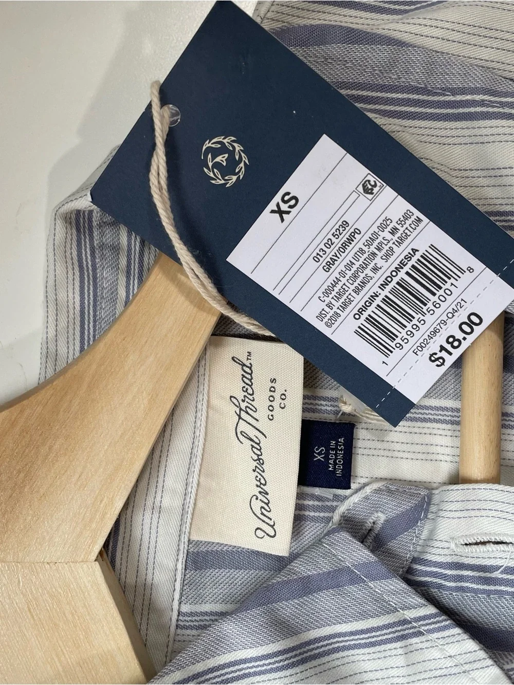 Universal Thread Blue and White Striped Casual Button-Down Shirt